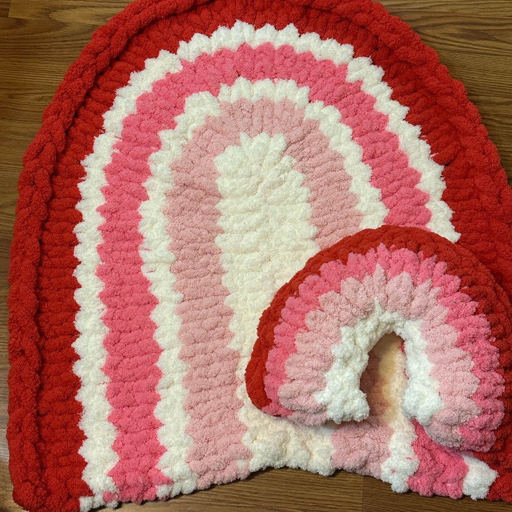 Chunky knit rainbow blanket with pillow